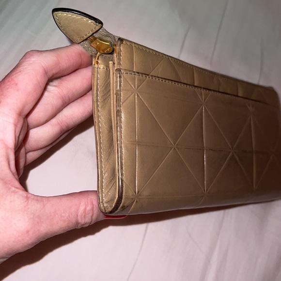 Marc Jacobs tan leather wallet. Used but loved. - Picture 7 of 8